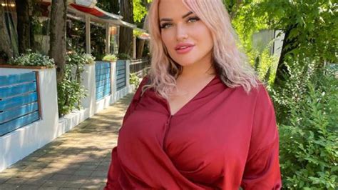 Olyria Roy Curvy And Plus Size Model Body Possitive Biography Wiki