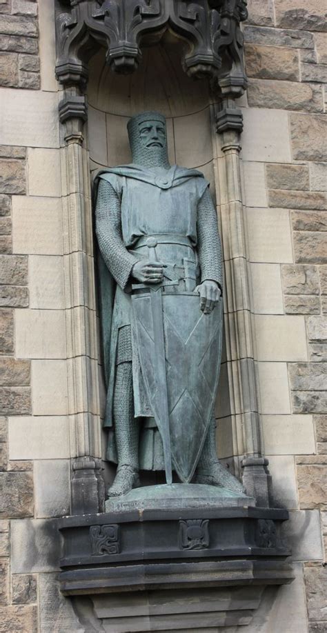 Edinburgh Castle Entrance William Wallace Statue At Edinburgh