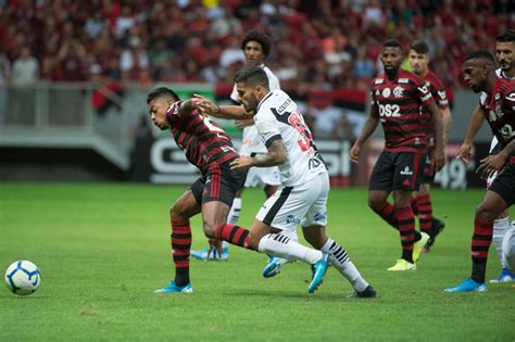 The club is based in botafogo, rio de janeiro, brazil. Vasco x Flamengo: assista aos melhores momentos da goleada ...