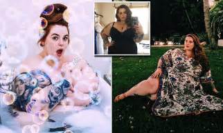 Size Tess Holliday Poses Naked For Saucy Bathtub Photo Daily Mail Online