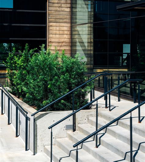 ᑕ ᑐ How To Choose The Best Handrails For Outdoor Steps