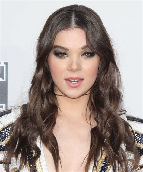 Hailee Steinfeld Long Wavy Casual Hairstyle Brunette Hair Color
