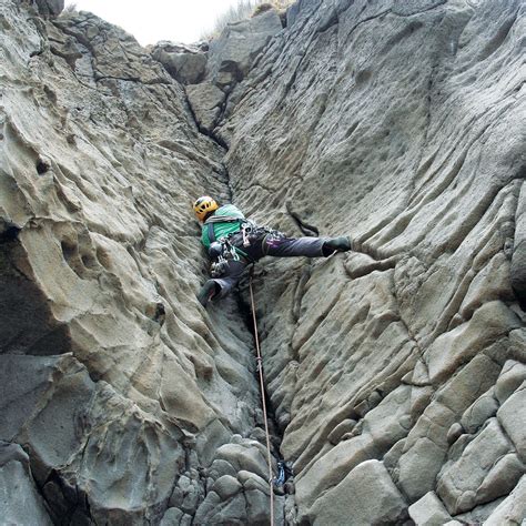 Trad Climbing Adventure Climbing Courses New Zealand Raglan Rock