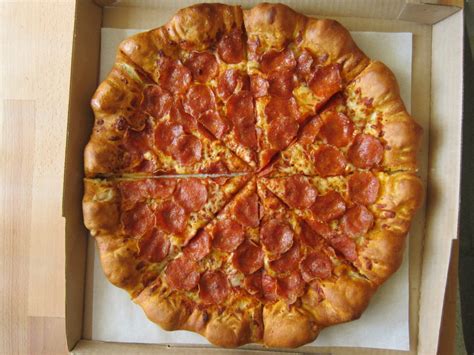 Review Pizza Hut Bacon And Cheese Stuffed Crust Pizza Brand Eating