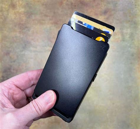 Groove Life Groove Wallet Review Quickly Ejects Your Cards With A