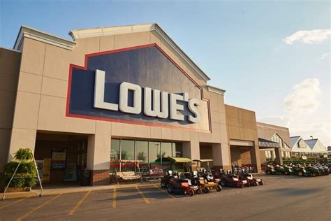 Lowes Lowers Outlook After 1q Comparable Sales Fall 43 Modern