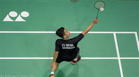 Master these 4 core shots and learn how to disguise passes and strokes. 7. Develop a long backhand before a clear - Badminton Andy