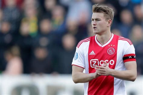 Matthijs de ligt؛ 12 أغسطس 1999) هو لاعب كرة قدم هولندي يلعب مدافعًا لنادي الدوري الإيطالي يوفنتوس و‌منتخب هولندا. قيمة صفقة انضمام دي ليخت لصفوف اليوفي - الرسالة نت