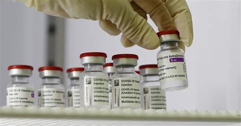 Nel dettaglio 29 segnalazioni riguardano epidosi di trombosi venose. Caos AstraZeneca, decisione bomba a Napoli: la Asl ...