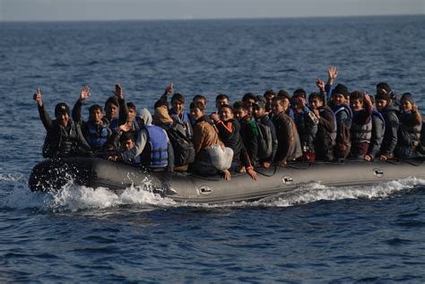 Pressenza Lesbos Island Greece Refugees Arrive From Turkey