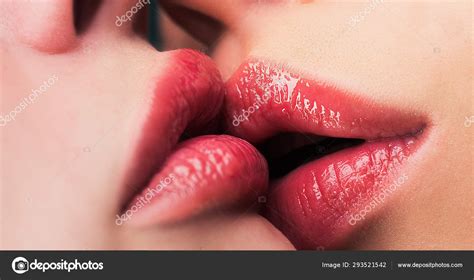 Beijo L Sbico Prazeres L Sbicas Prazer Oral Casal Meninas Beijando L Bios De Perto Sensual