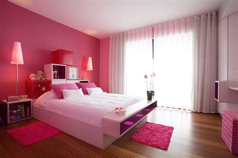 Vertical stripes are great if you wish to make the ceiling seem higher. 83 Pink Bedroom Designs for Teenages 2020 UK - Round Pulse