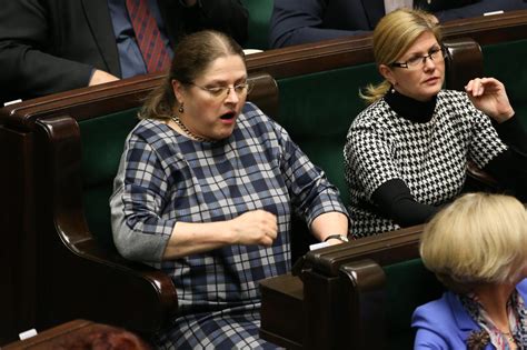 Na stronie trybunału konstytucyjnego pojawiło się oświadczenie krystyny pawłowicz. Krystyna Pawłowicz „schowała się" w ławach rządowych ZDJĘCIE - Kraków, Super Express ...