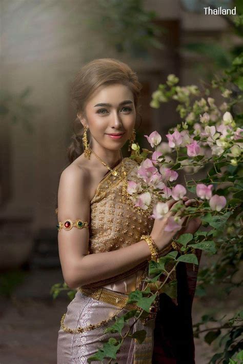 thai wedding dress the sbai in thai dress thailand 🇹🇭