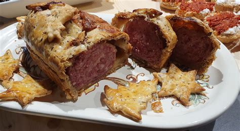 Tagliateli a fette sottili per il lungo. Cotechino in crosta di pasta sfoglia - Cucina Chiacchierina