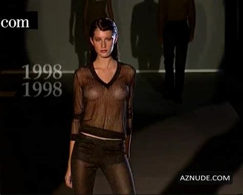 Gisele Bundchen Without Bra On The Runway At Alexander Mcqueen Show