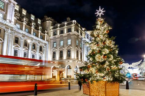 5 Ways To Celebrate Christmas In Great Britain Condé Nast Traveller