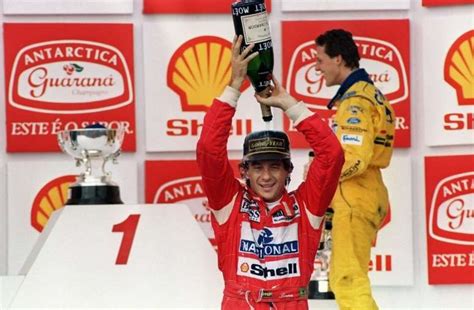 No Dia Do Trabalhador Ayrton Senna Recebe Homenagens No Cristo Redentor