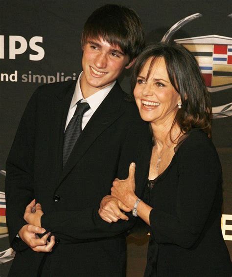 Does Sally Field Have A Daughter