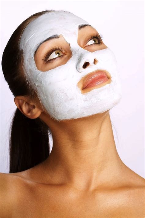 Setelah mengamalkan cara penjagaan kulit muka dengan betul, anda boleh menggunakan beberapa cara rawatan dan petua tradisional di bawah untuk mengembalikan kecantikan wajah anda. Merawat wajah cara tradisional