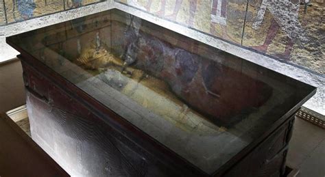 Experts Believe King Tuts Tomb Contains Secret Chambers And His Mother