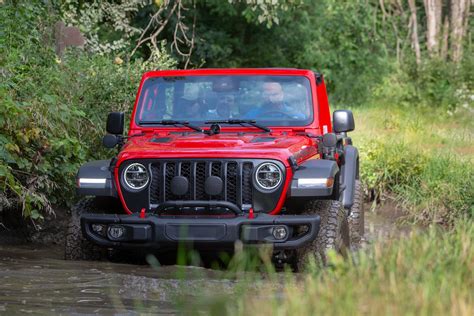 Jeep Gladiator review - new off-road lifestyle pickup truck driven ...