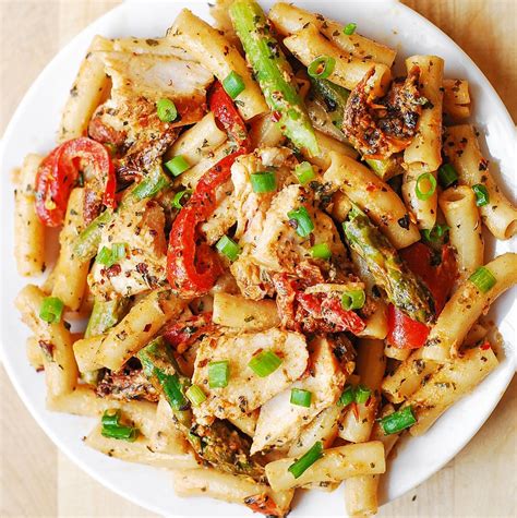 Creamy Chicken Alfredo Pasta With Bell Peppers Asparagus