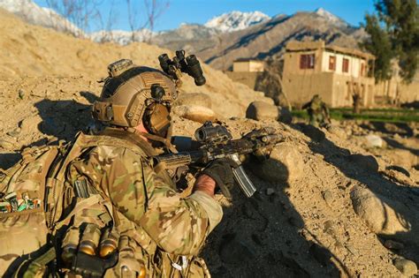 Us Army Green Beret Stays Vigilant As An Afghan Partner Soldier