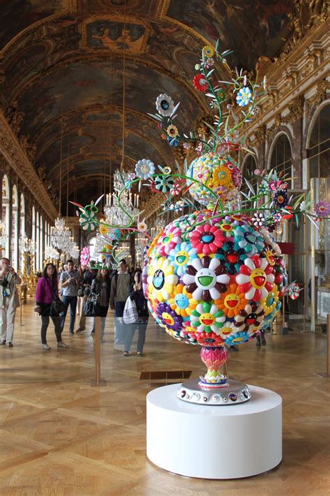 This is especially true when it comes to his iconic flower motif you'll find on. Takashi Murakami (flower matango in Versailles) Japón ...