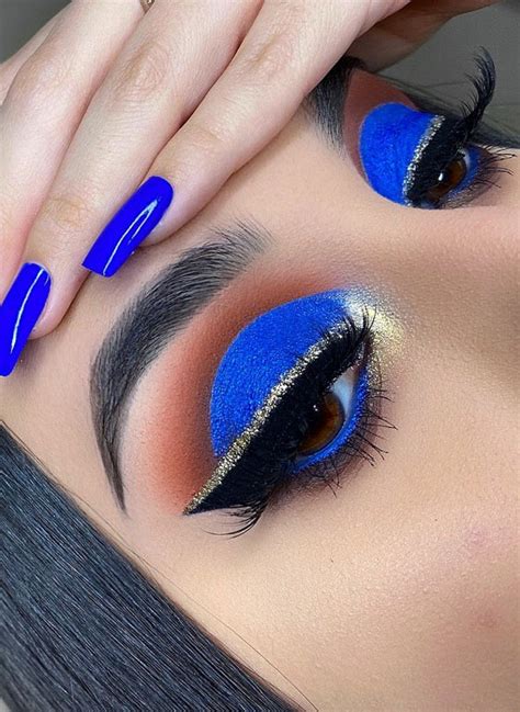 gorgeous eyeshadow looks the best eye makeup trends bright blue and gold winged