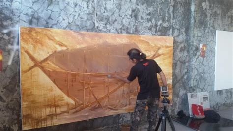 Pelukis Tanah Liat Zainal Beta Buat Lukisan Phinisi Pusaka Indonesia
