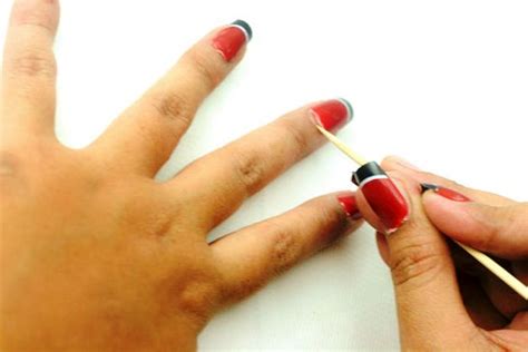 For licensed nail technicians working hard to come up with amazing acrylic designs on every client hour after hour day after day… more than likely she will take you up on the transition idea. How to Take Off Fake Nails?