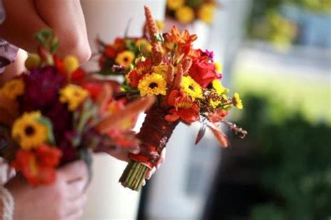 The average wedding cost is $33,900, according to the knot. Average cost wedding flowers - Florida-Photo-Magazine.com