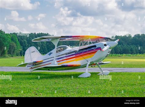 Rc Airplane On Grass Runway Hi Res Stock Photography And Images Alamy