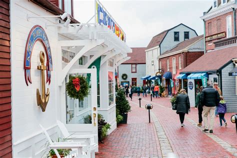 24 Magical New England Holiday Shopping Towns New England