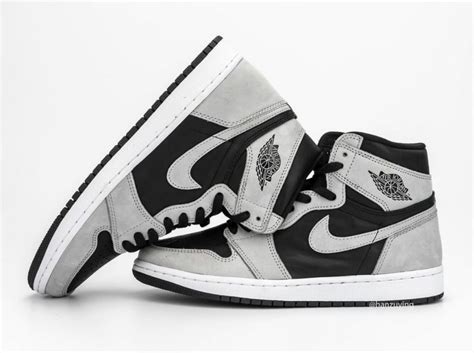 The classic air jordan 1 retro high is making a return, this time in a sleek light smoke grey colorway. OFFICIAL LOOK AIR JORDAN 1 HIGH OG SHADOW 2.0 | DailySole