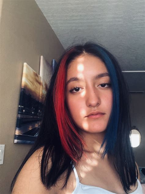 blue and red hair dyed bangs inspiração cabelo cabelos pintados ideias de cabelo