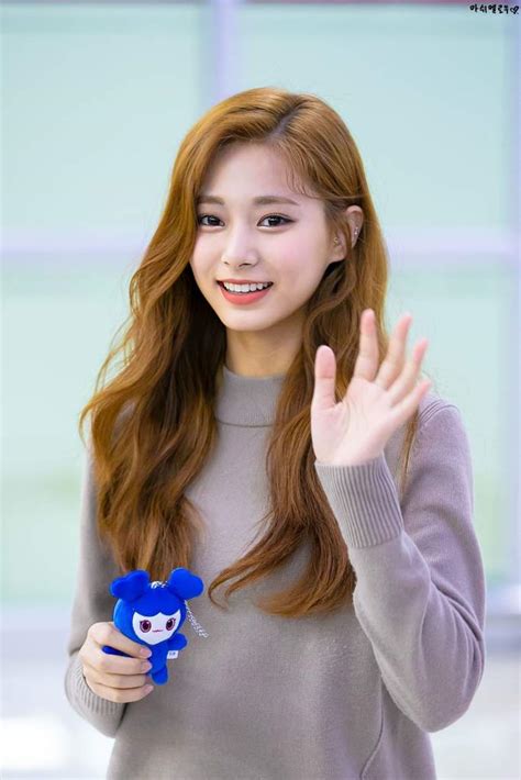 Times Twice S Tzuyu Made Jaws Drop With Her Gorgeous Curly Haired
