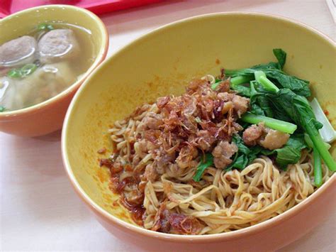 The most popular variant in all three countries is a salad composed of a mixture of sliced fruit and vegetables served with a spicy palm sugar dressing. Mie Ayam Spesial | Resep Masakan Indonesia