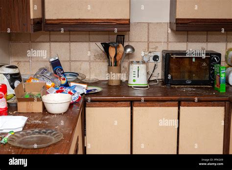 Dirty Kitchen Stock Photo Alamy