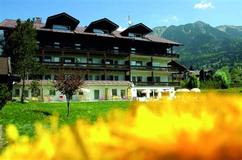 For those interested in checking out popular landmarks while visiting oberstdorf, haus edelweiss is located a short distance from evang. Kappeler-Haus | Oberstdorf - Der Varta-Führer