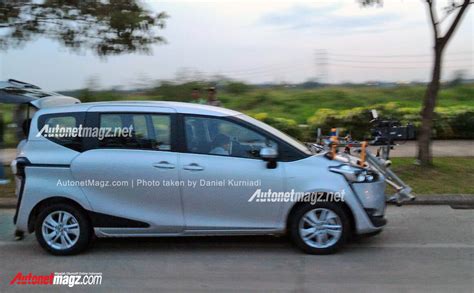 Gambar Modifikasi Mobil Toyota Sienta | Modif Mobil