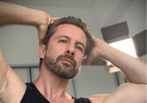 Me manda uns carinhos lá na caixa postal 20263 cep 04035972 são paulo. Marco Zunino interpreta a Damian Williams el futbolista ...