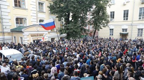Polícia Nezasiahla Voči Nepovolenému Protestu V Centre Moskvy Svet