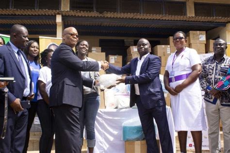 Gcb Bank Donates Medical Items To Korle Bu Teaching Hospital News Ghana