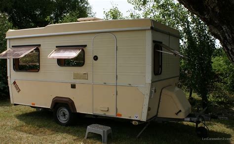 Pliante rigide top volume 39, 4 places, auvent, frigo, double vitrage, coffre intégré, anti lacets, beaucoup de rangements, propre et saine, 700 kilos a vide 890 en charge, révisée et garantie 1 an. Auvent caravane esterel pliante - u car 33