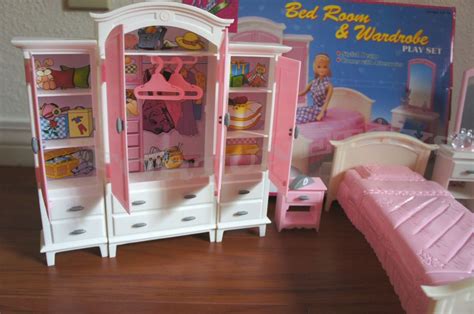 Some pieces have handles that fit on barbie doll's hand for even more added realism. Details about NEW GLORIA DOLL HOUSE FURNITURE BEDROOM ...