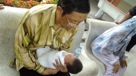 Selain memandikan bayi, mama perlu merawat dan menjaga kebersihan mulut bayi. N51 Pasir Panjang: Tahnik@ belah mulut oleh Ds Nizar di ...