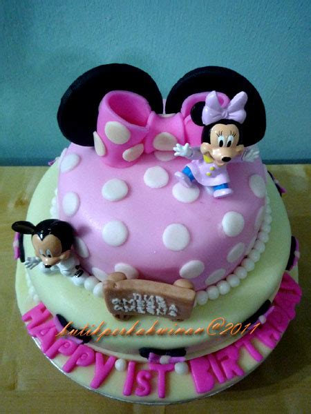 In the kingdom hearts series, he is a king. Eina's Creations: Kek Mickey & Minnie Mouse