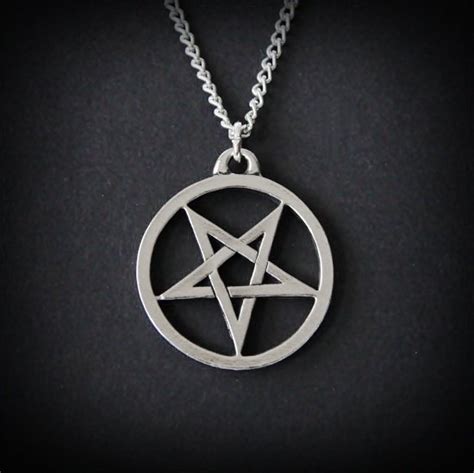 Pentagram Odwrócony Wisiorek Magiczna Biżuteria Amulety I Talizmany